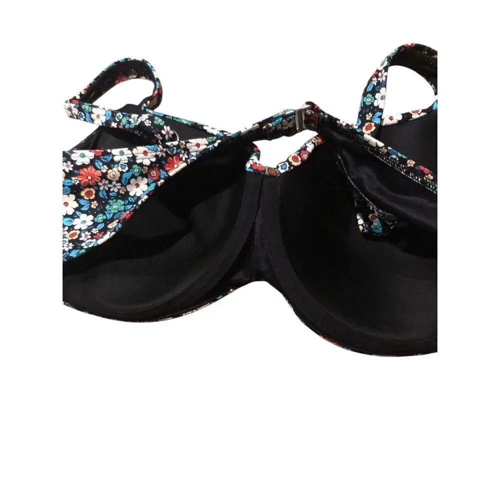 Land’s End floral Built-in Underwire bikini top has fully adjustable straps, hol